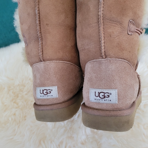 Ugg Boots Women's Bailey Button Triplet. Tan Size 10. - Picture 6 of 10